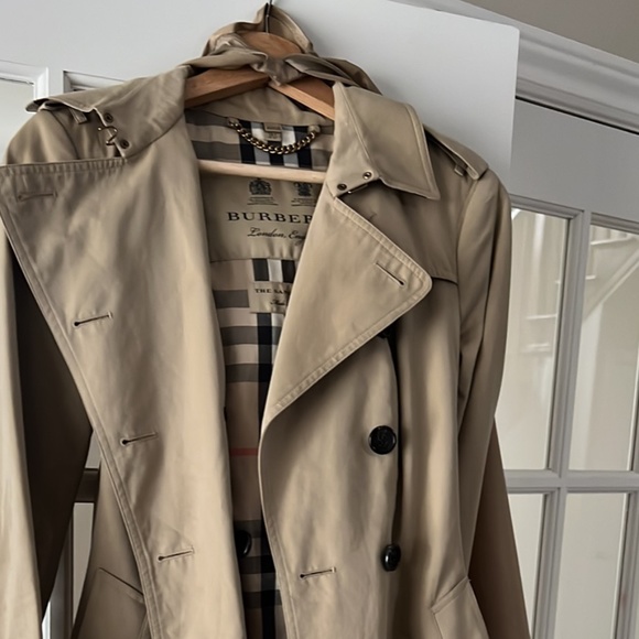 Burberry Jackets & Blazers - Burberry mid length trench
